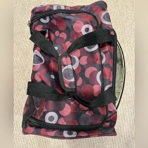 Carry on roller luggage. Zip closure. Extending handle. Lightweight